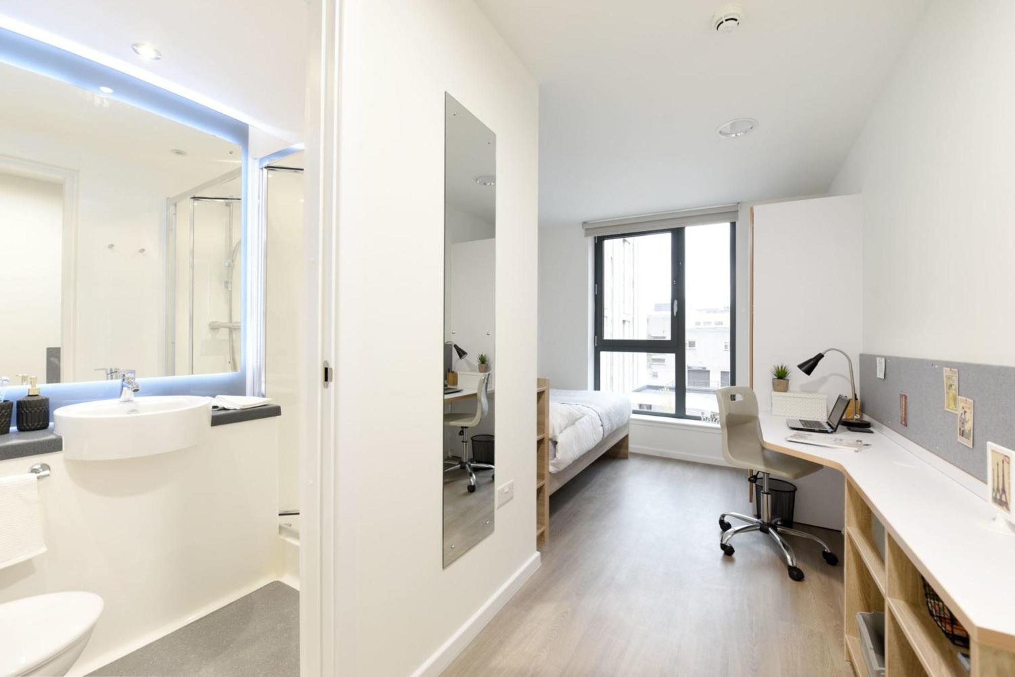 Apartment Bright Ensuite At St Mungo's In Glasgow